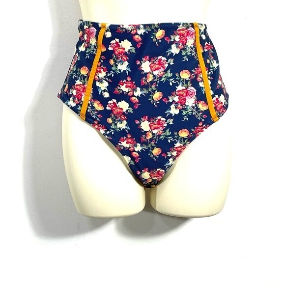 Cupshe Caramel Buttons High Waist Floral Bikini Bottoms - Picture 2 of 10